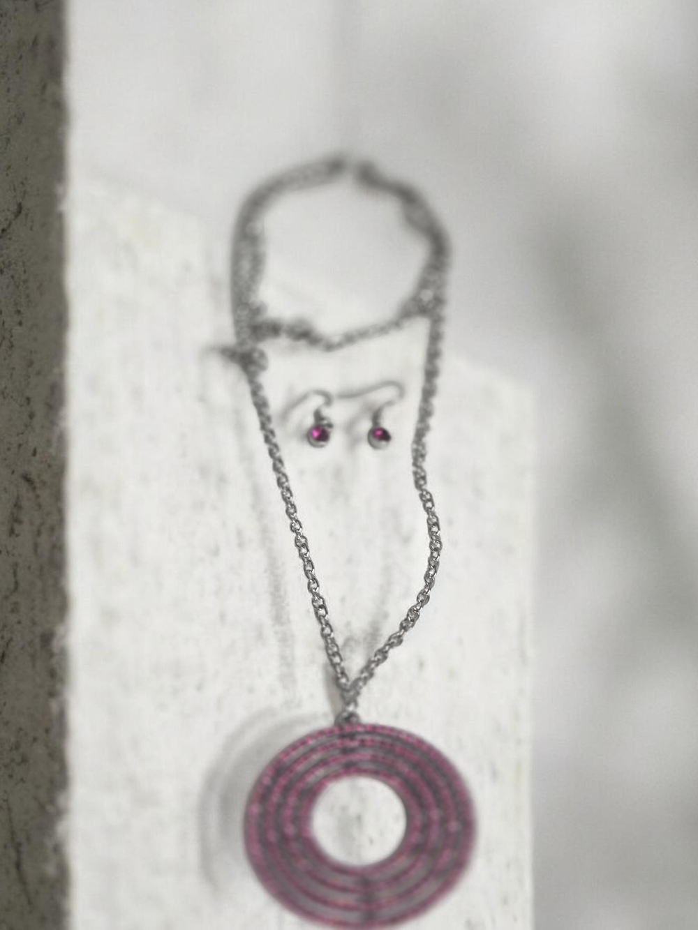 paparazzi Silver-Tone Necklace with Hot Pink Circular Pendant and Matching Drops